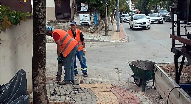 Osmangazi Belediyesi, Kükürtlü Caddesi’ndeki yıpranan trafik levhaları ve uyarı işaretlerini yeniledi.